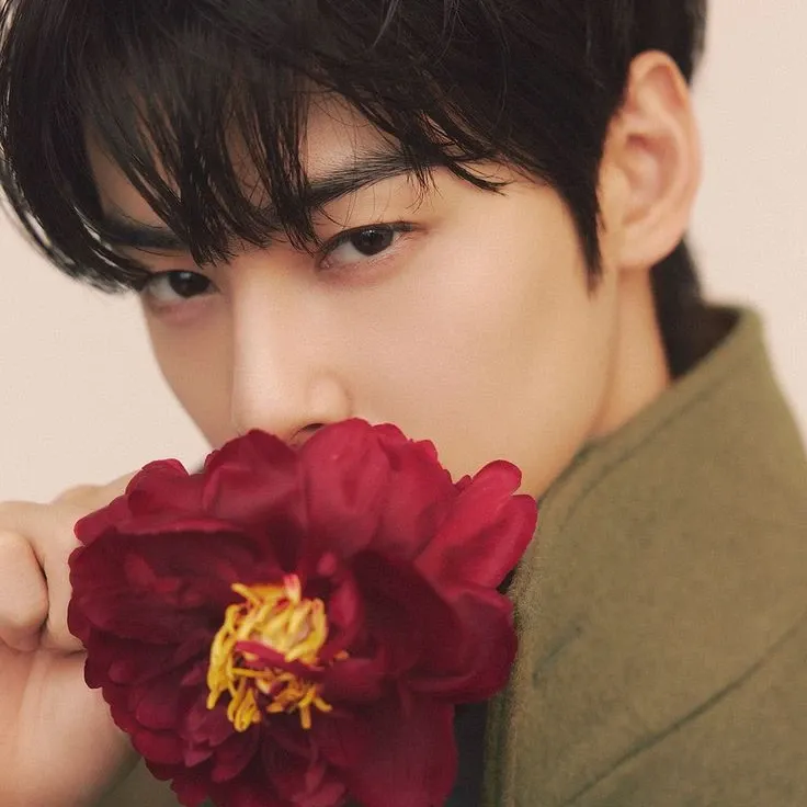 Recent activity shot of Cha Eunwoo