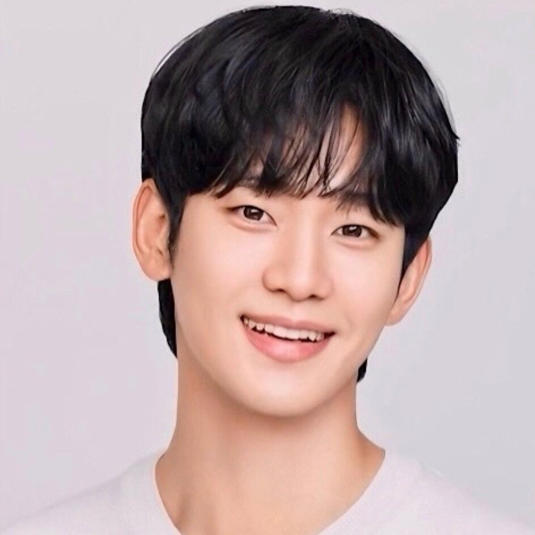 粉絲拍下的金秀賢瞬間