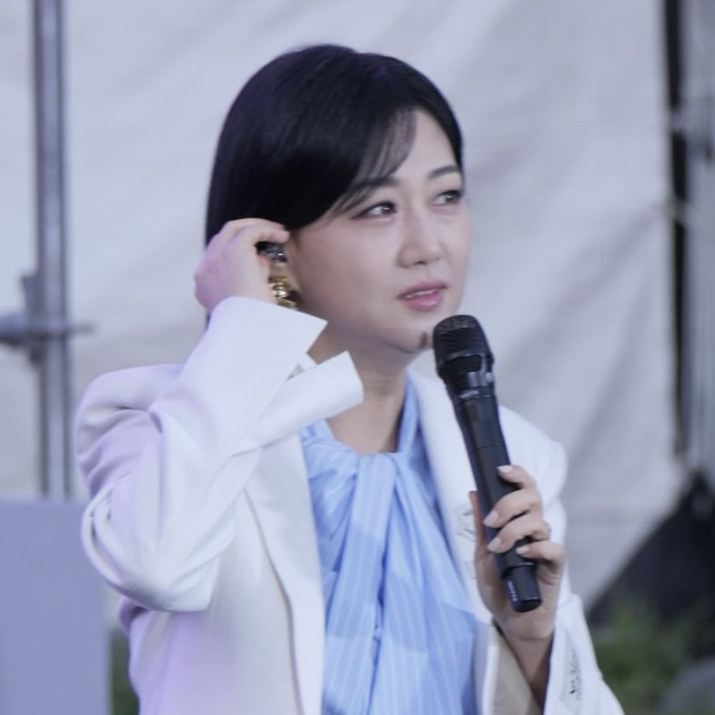 Behind-the-scenes cut of Jang Yoonjeong