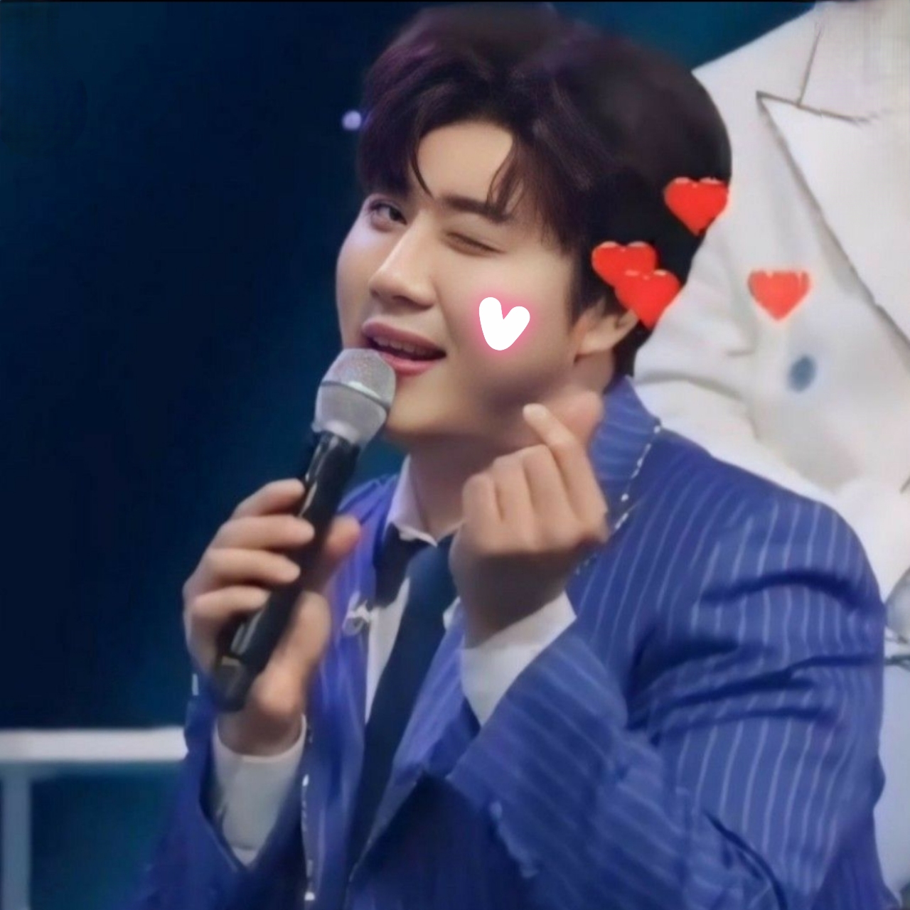 チン・ヘソンのビハインドカット