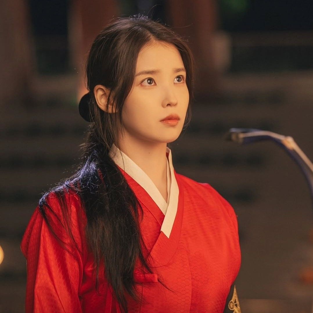 A moment captured by a fan of IU