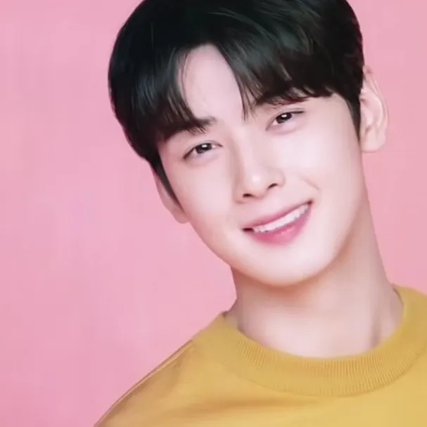 A moment captured by a fan of Cha Eunwoo