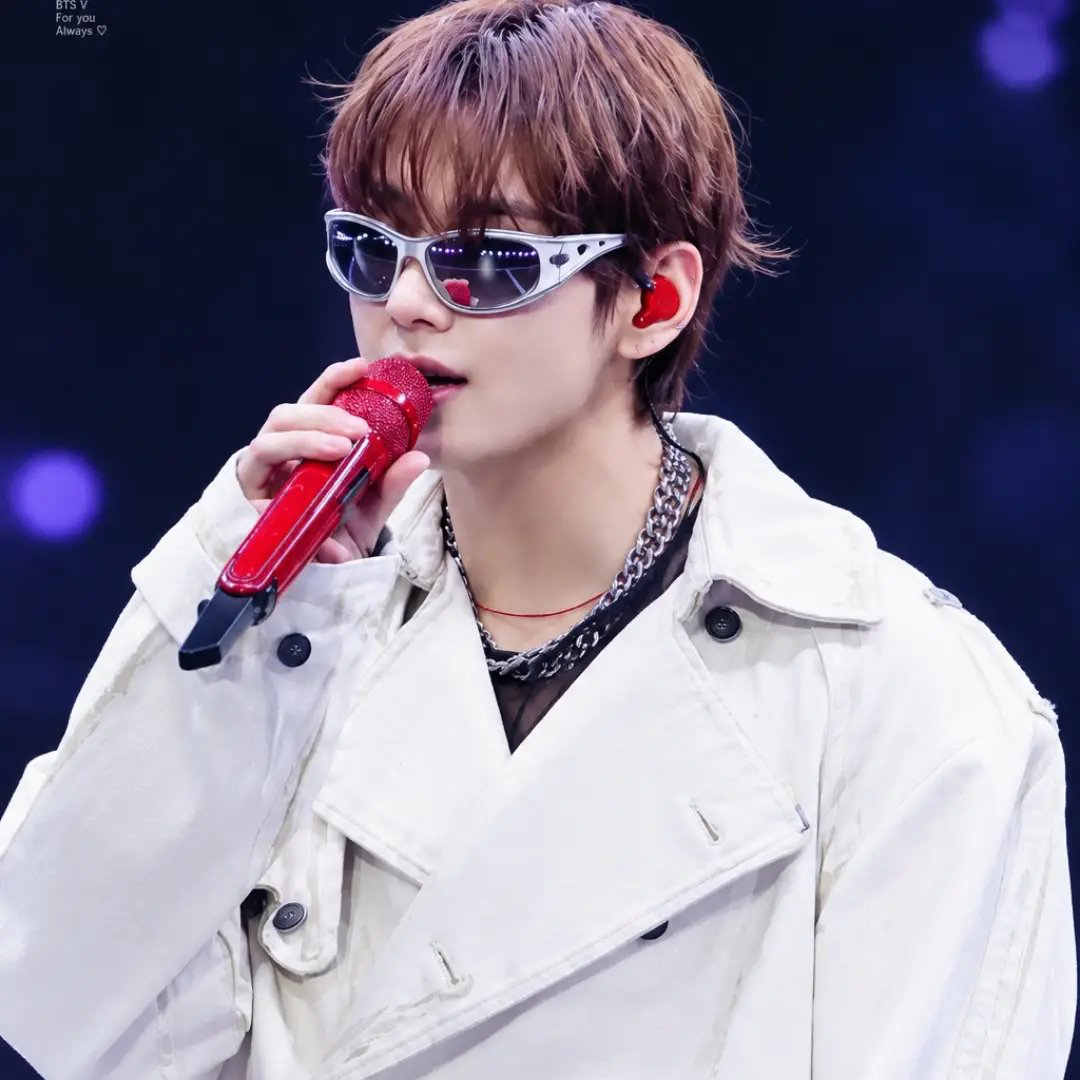 Recent activity shot of Kim Taehyung (V)