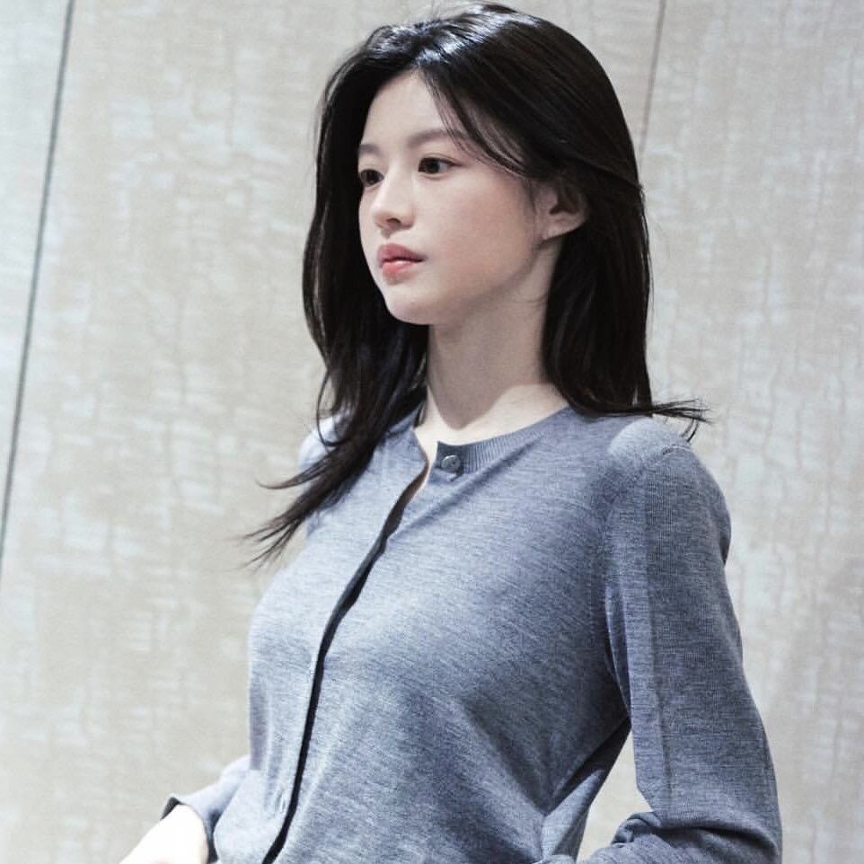 Behind-the-scenes cut of Go Younjung