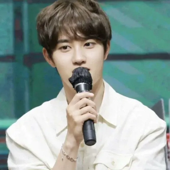 Foto terbaru dari Doh Kyungsoo (D.O.)