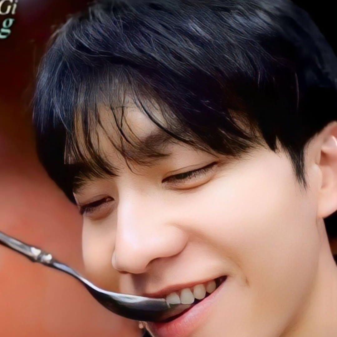 Latest photo of Lee Seunggi