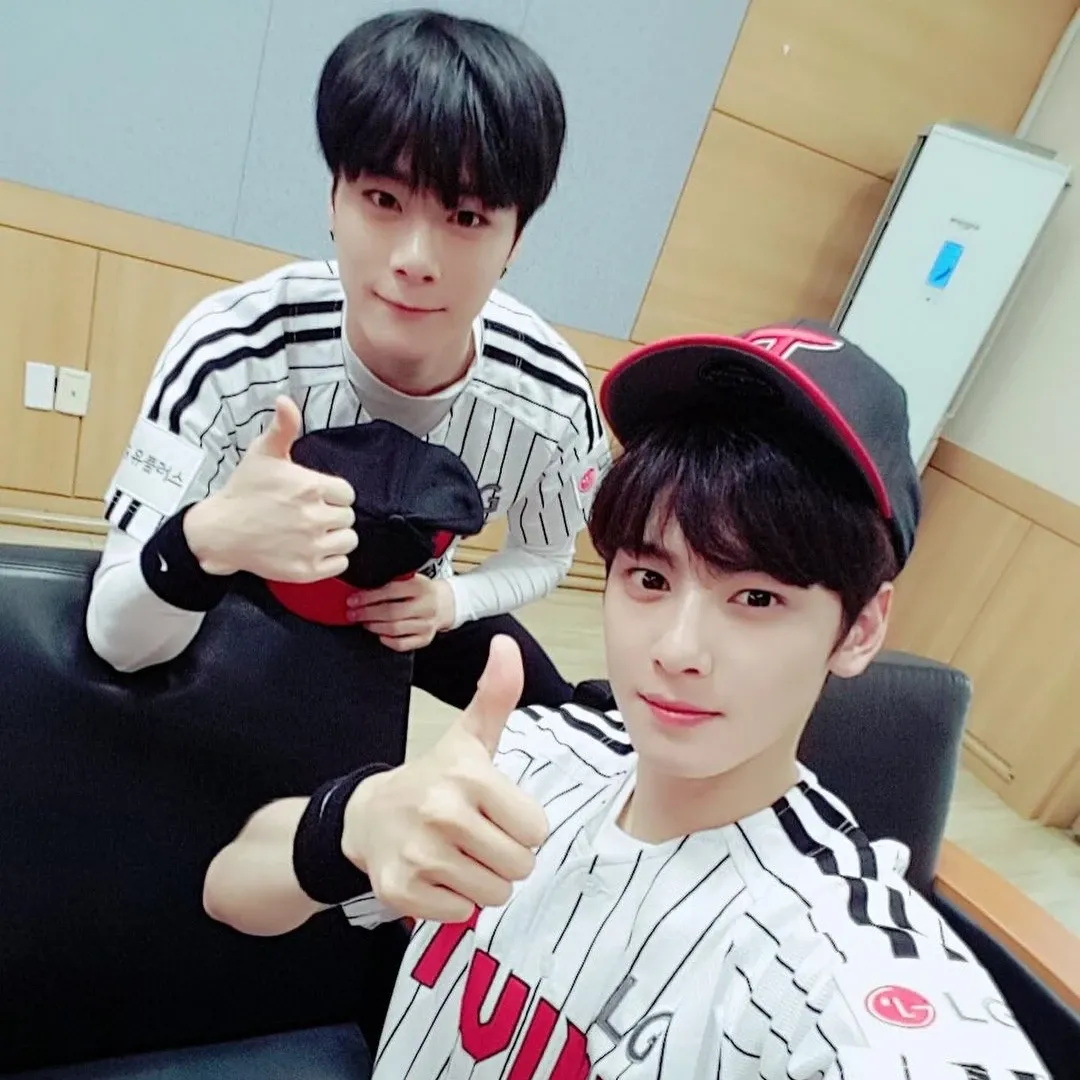 A moment captured by a fan of Cha Eunwoo