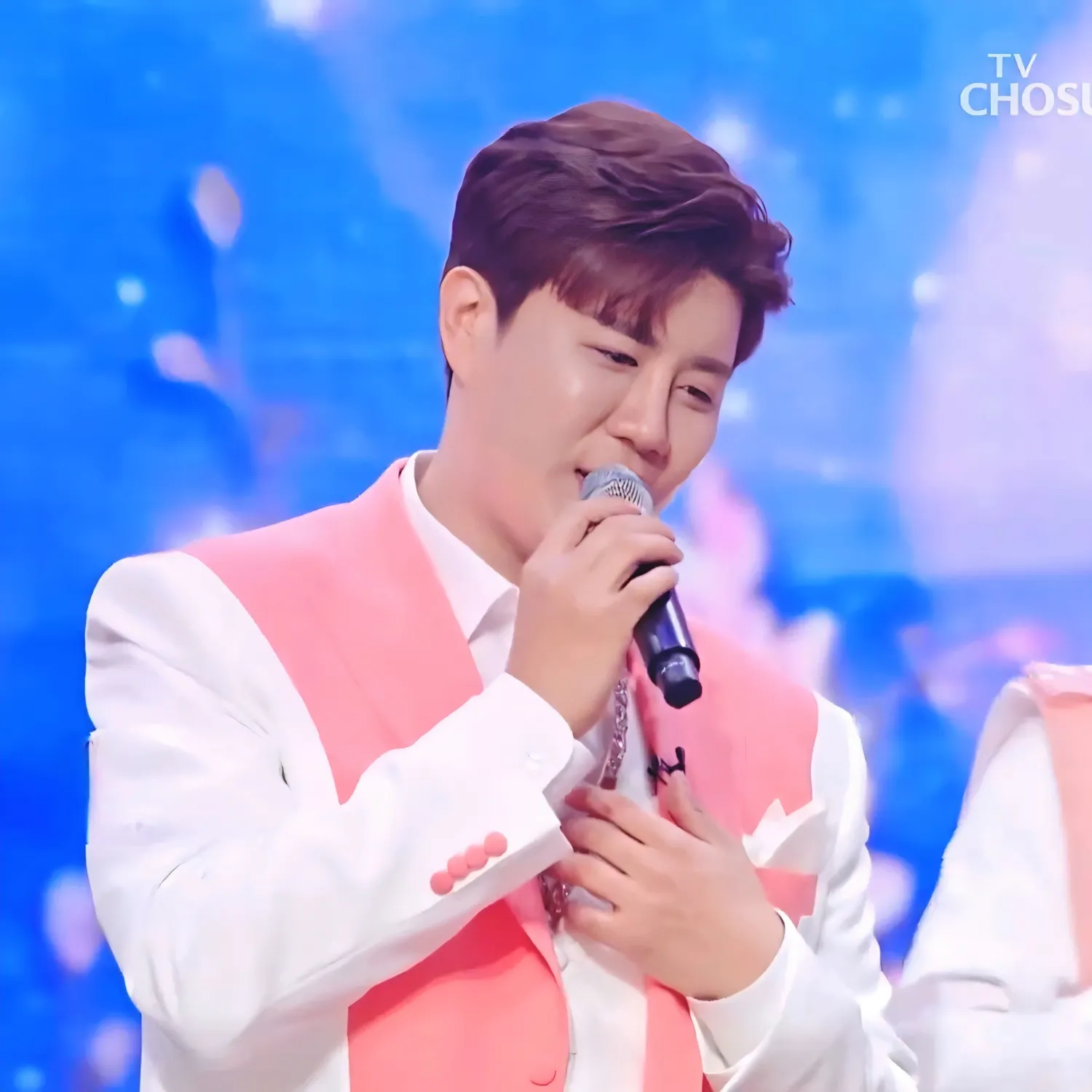 Behind-the-scenes cut of Jin Haesung