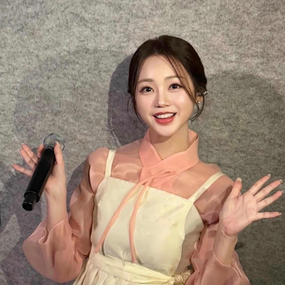 홍지윤의 최신 사진