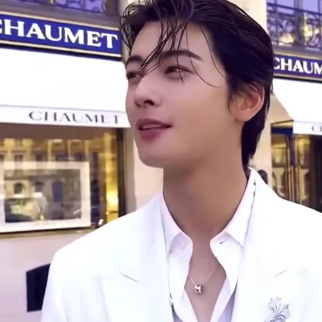 Latest photo of Cha Eunwoo