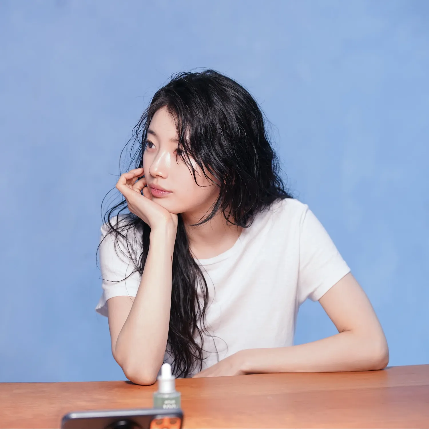 Behind-the-scenes cut of Bae Suzy