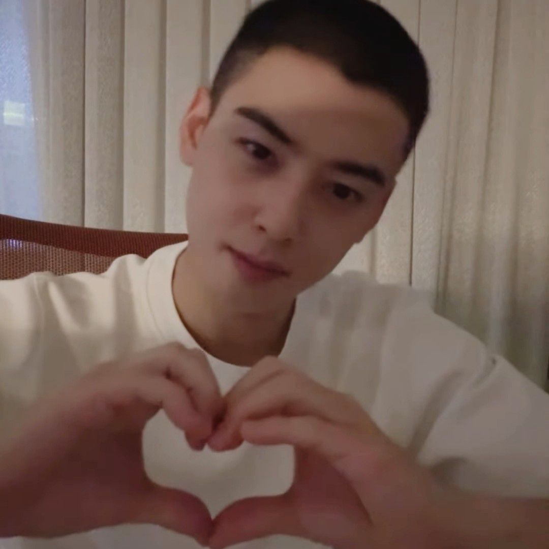 Recent activity shot of Cha Eunwoo