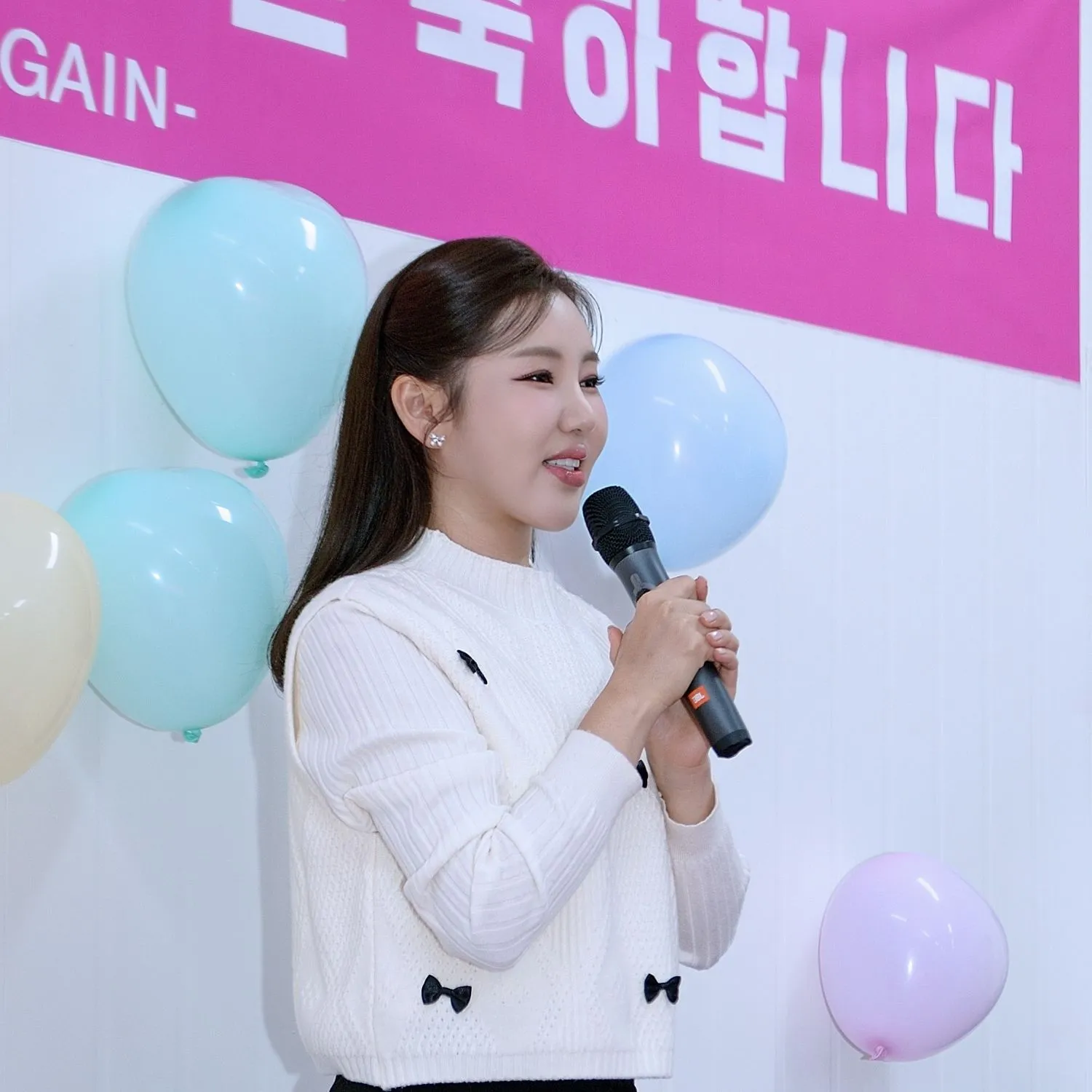 Latest photo of Song Gain