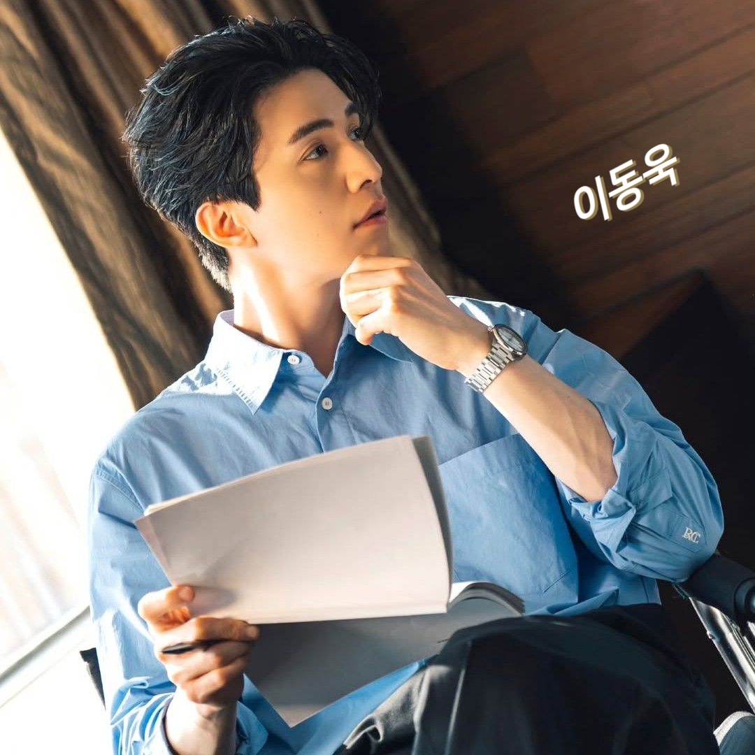 Behind-the-scenes cut of Lee Dongwook
