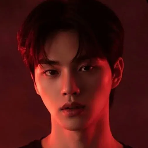 Latest photo of Song Kang