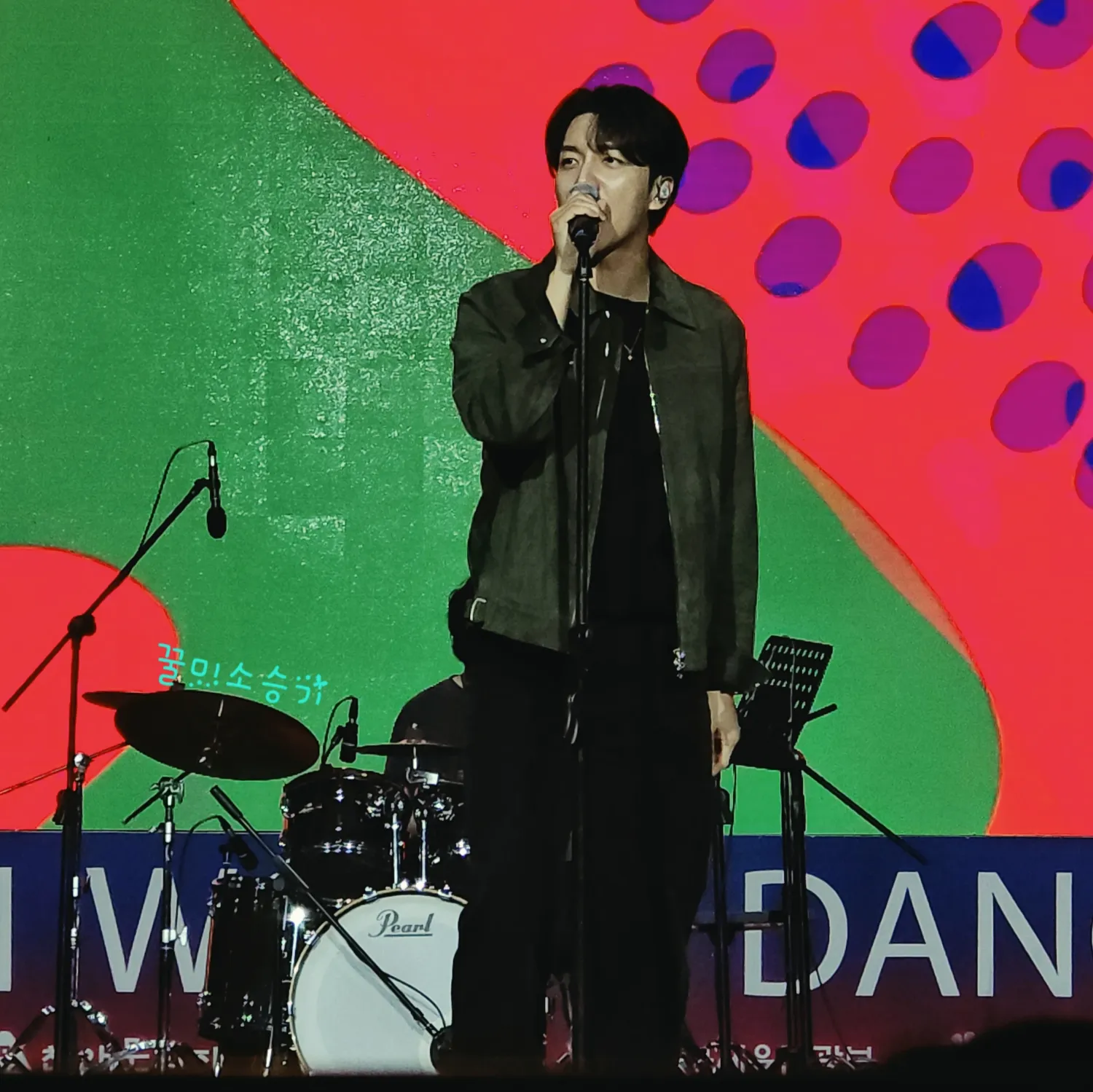 Cuplikan di balik layar dari Lee Seunggi