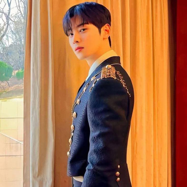 Foto terbaru dari Cha Eunwoo