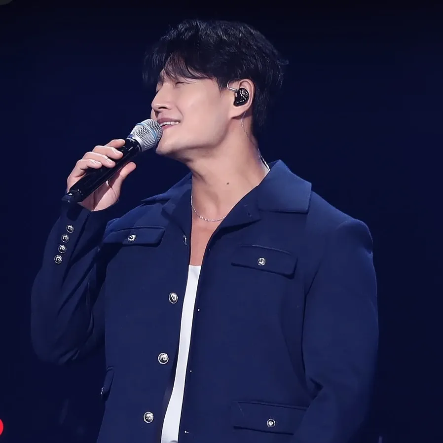 A moment captured by a fan of Kim Jongkook