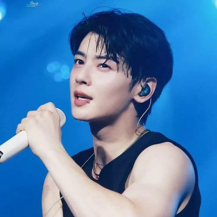 Behind-the-scenes cut of Cha Eunwoo