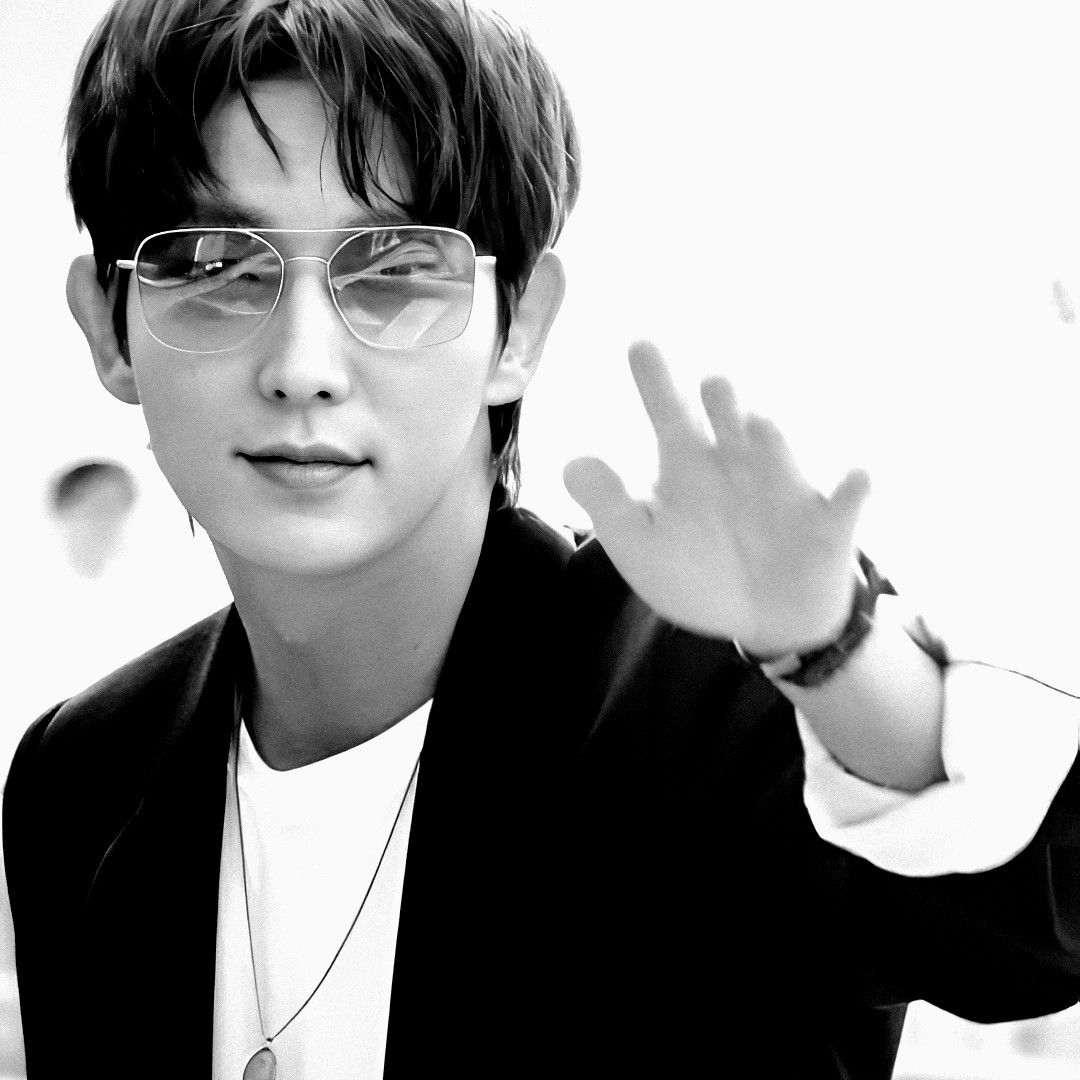 Behind-the-scenes cut of Lee Joongi