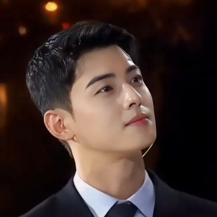 Recent activity shot of Cha Eunwoo