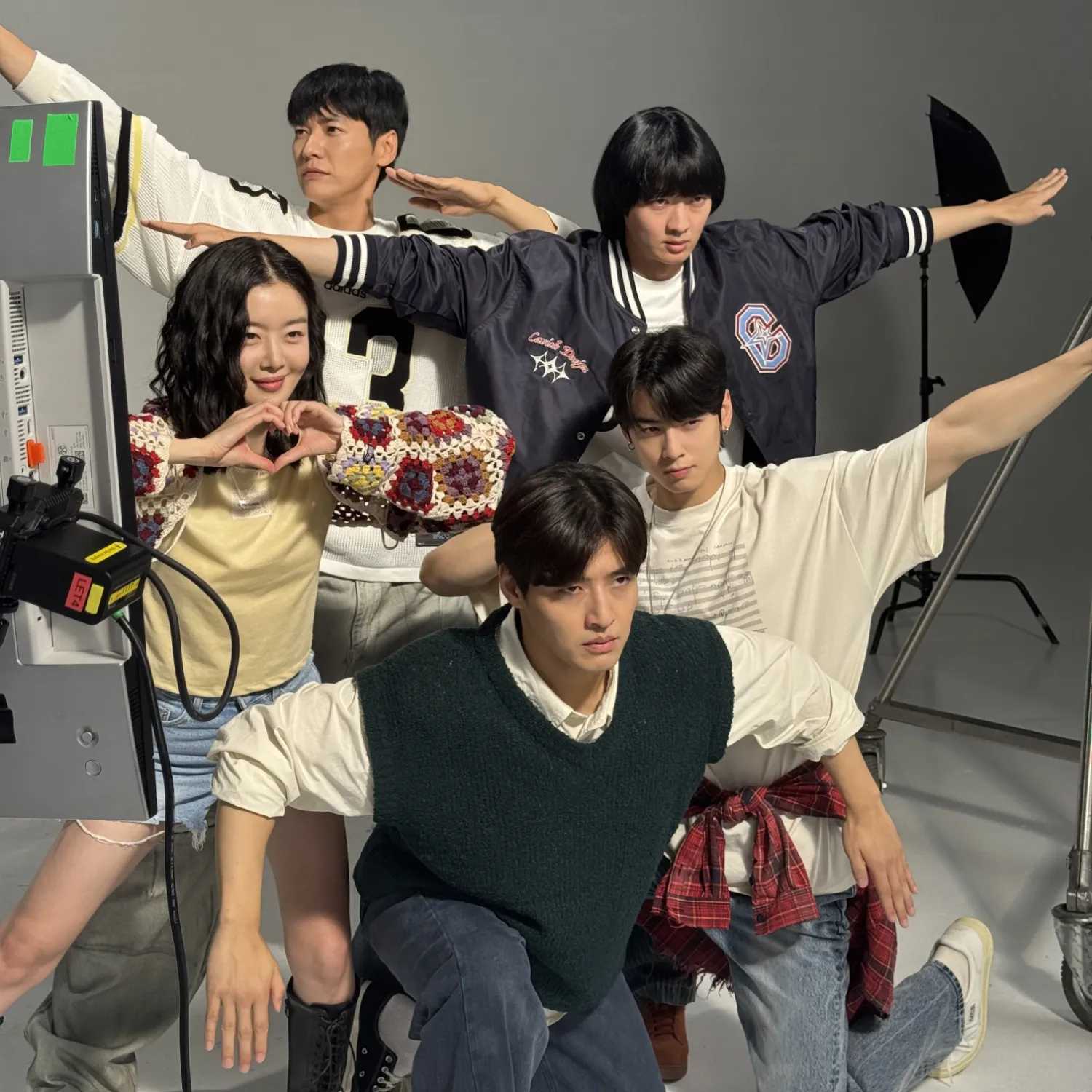 Behind-the-scenes cut of Cha Eunwoo