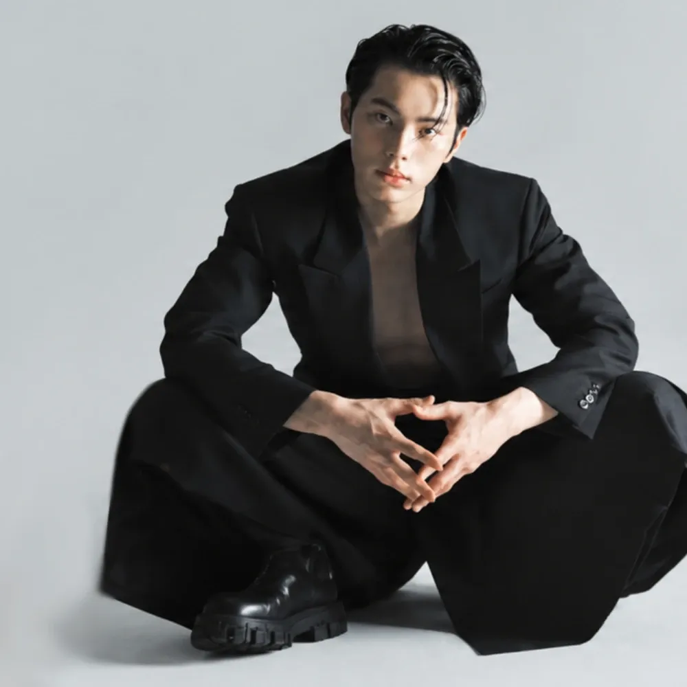 Behind-the-scenes cut of Lee Chaemin