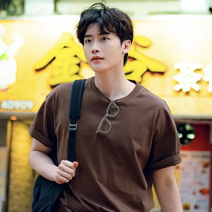 Recent activity shot of Lee Jongsuk