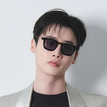 A moment captured by a fan of Lee Jongsuk
