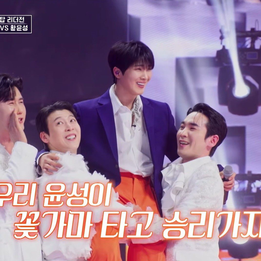 A moment captured by a fan of Hwang Yunsung