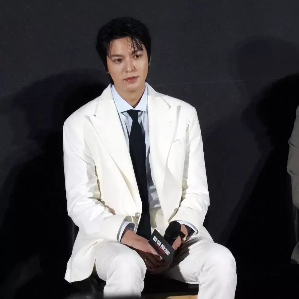 Recent activity shot of Lee Minho