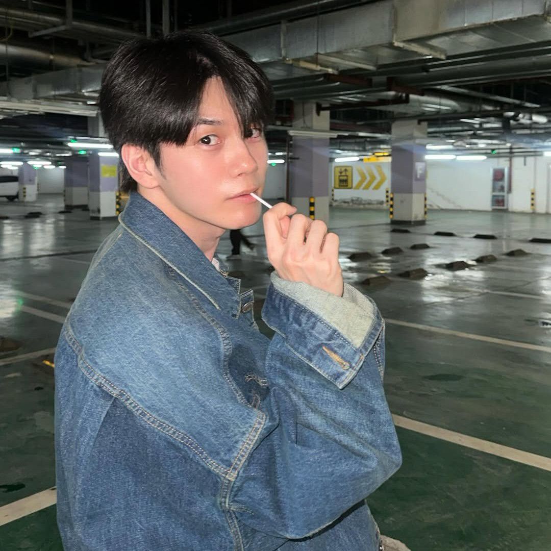 A moment captured by a fan of Ong Seongwu