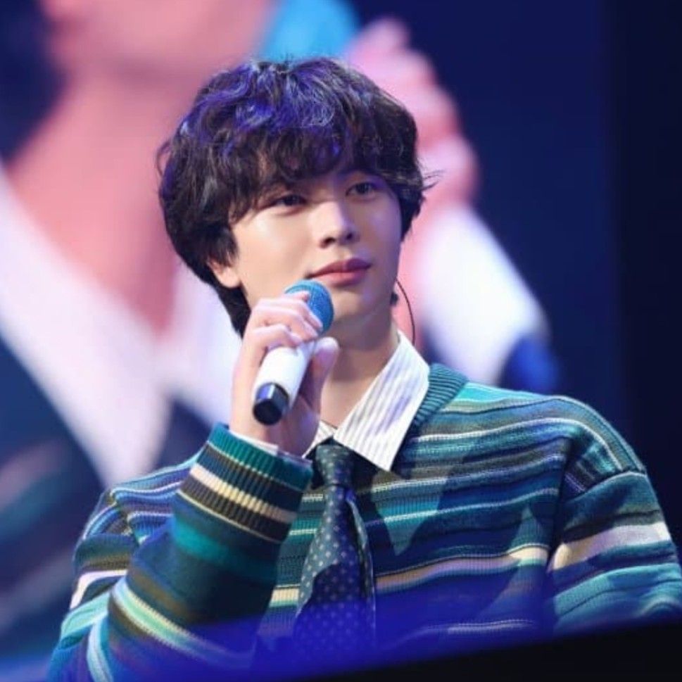 Latest photo of Yook Sungjae