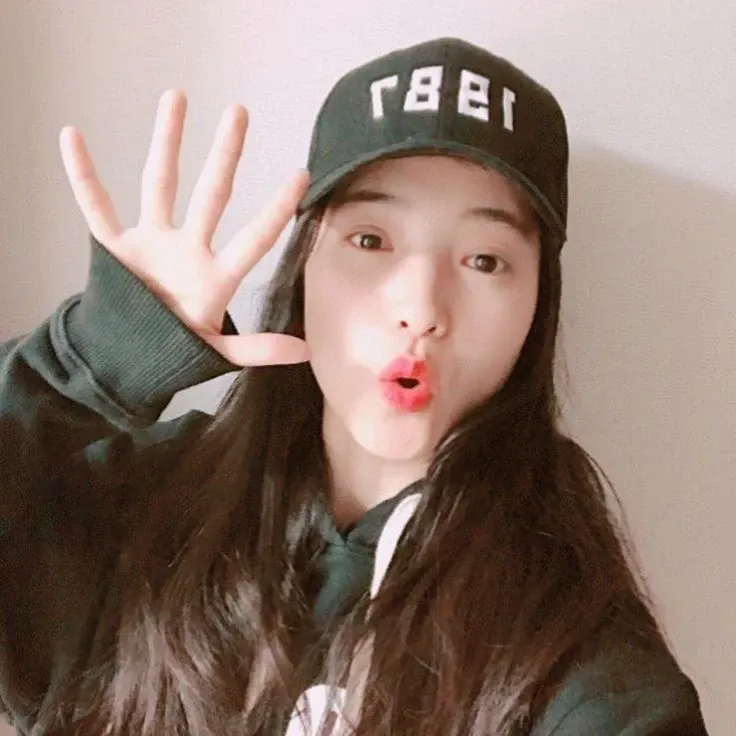 Behind-the-scenes cut of Kim Taeri