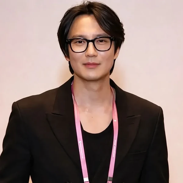 Representative photo of Kim Namgil showing their charm