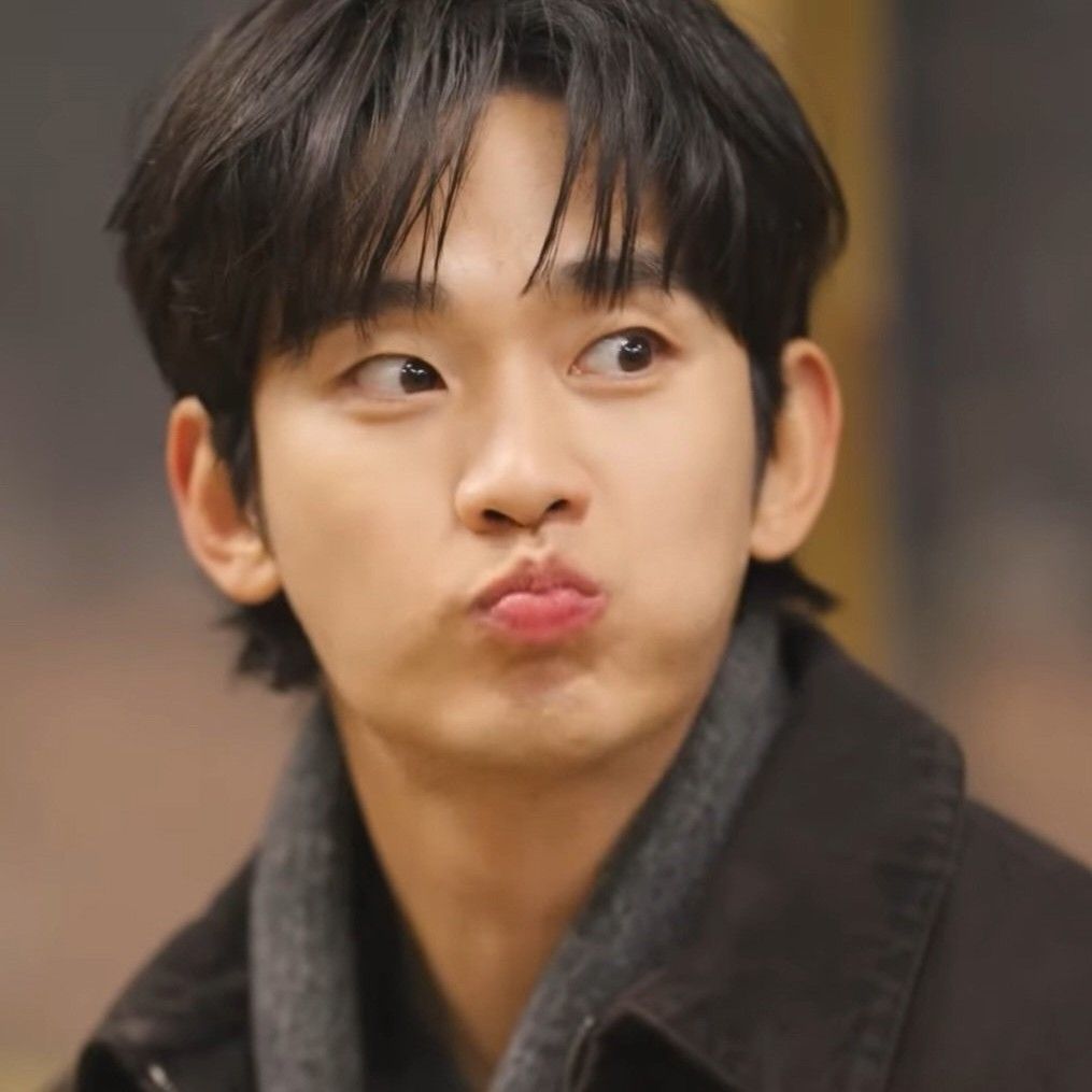 粉絲拍下的金秀賢瞬間