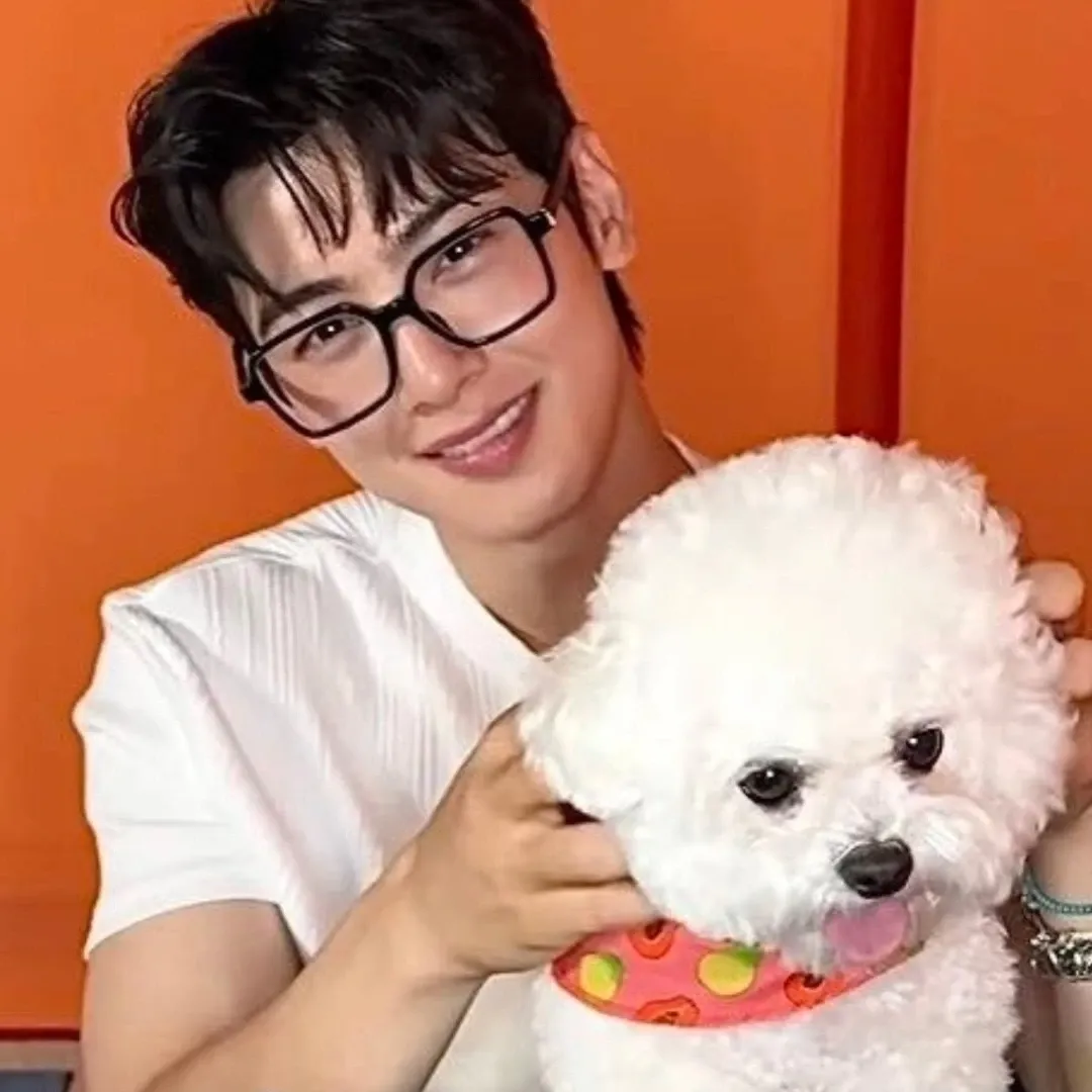 Recent activity shot of Cha Eunwoo