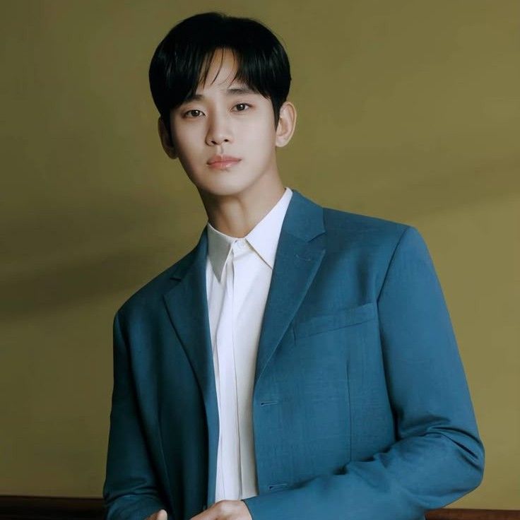 Foto kegiatan terbaru dari Kim Soohyun