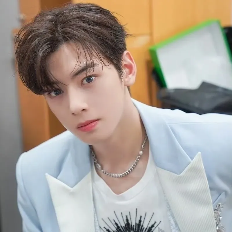 Latest photo of Cha Eunwoo