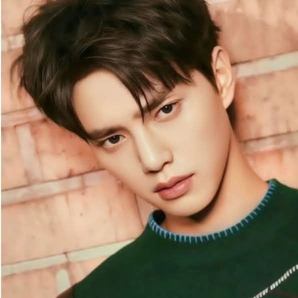 A moment captured by a fan of Song Kang