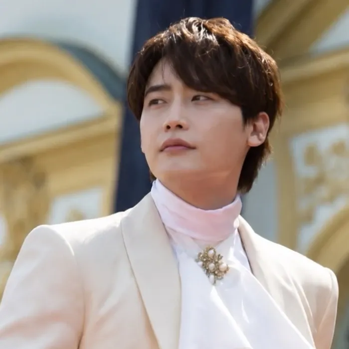 Latest photo of Lee Jongsuk