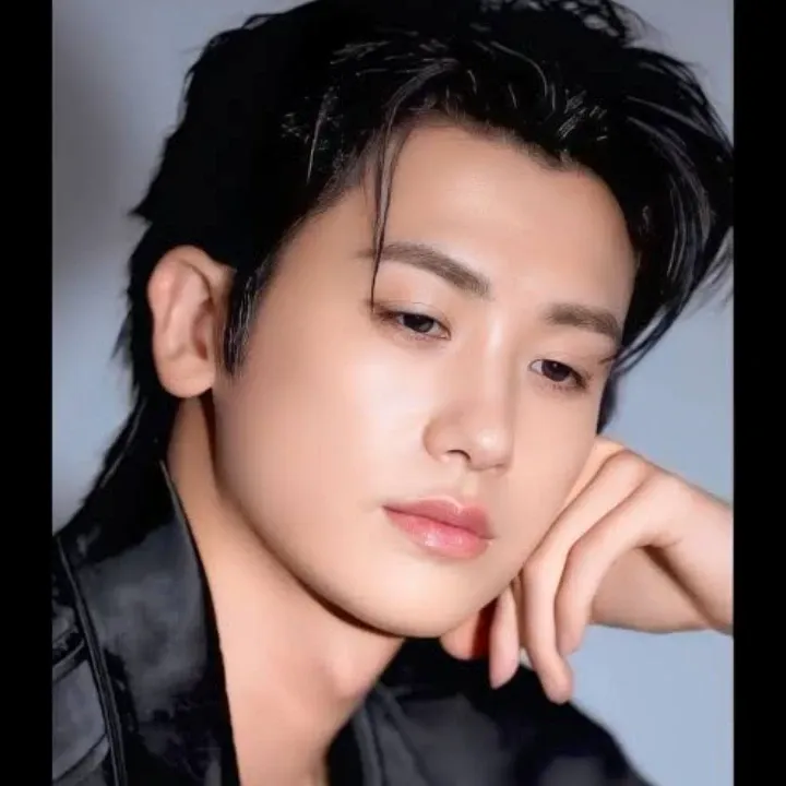 Latest photo of Park Hyungsik
