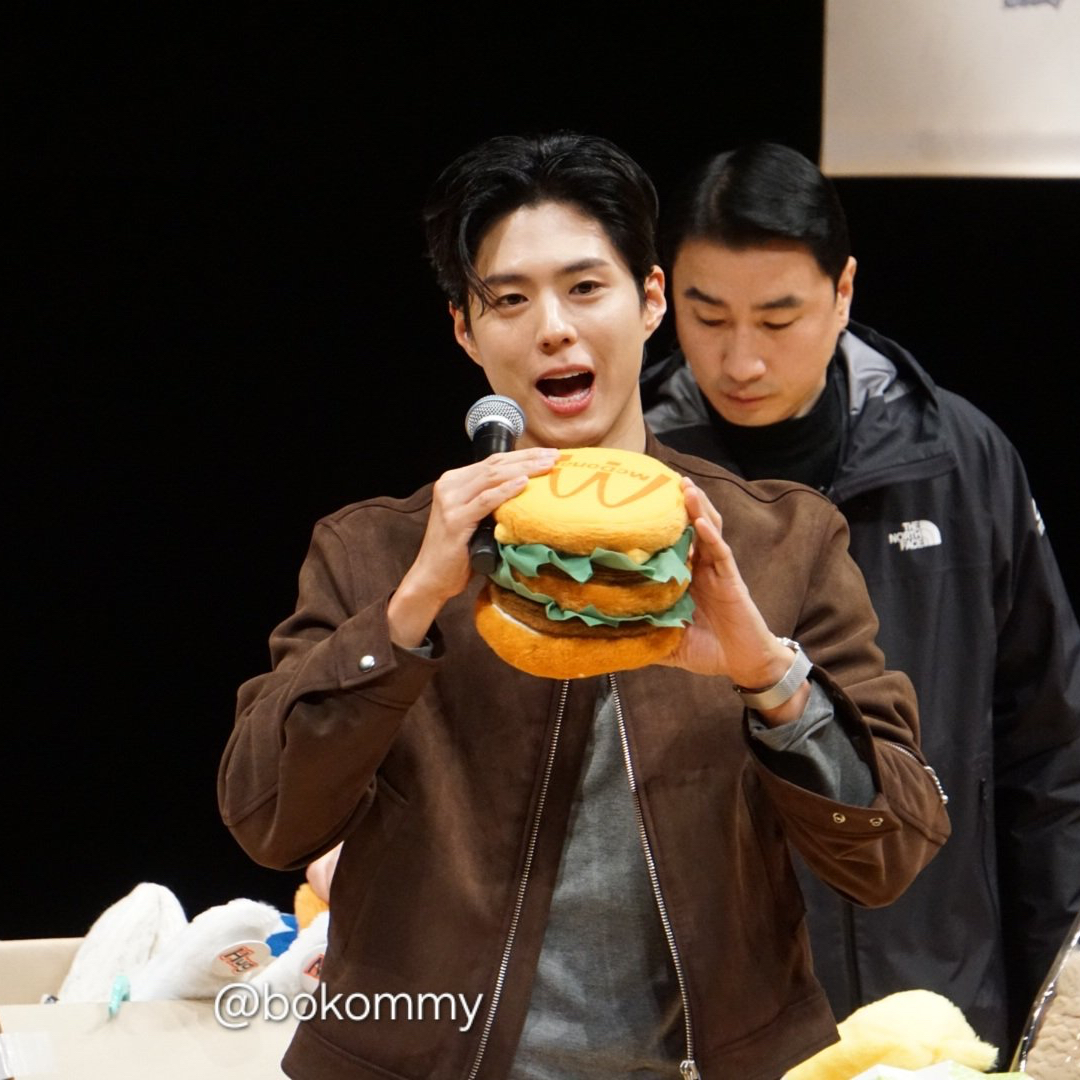 Recent activity shot of Park Bogum