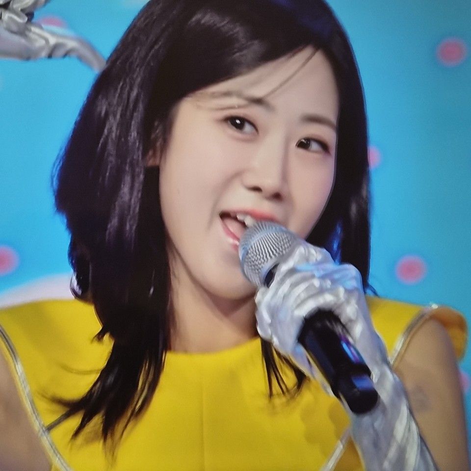 Behind-the-scenes cut of Kang Hyeyeon