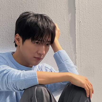 A moment captured by a fan of Lee Sangyeob