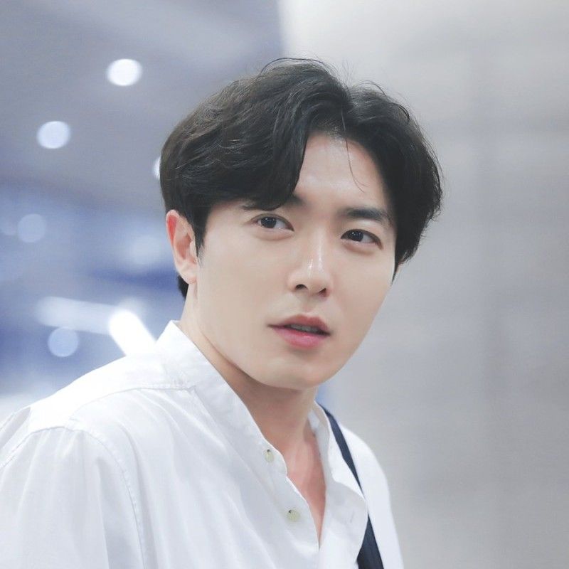 粉絲拍下的金材昱瞬間