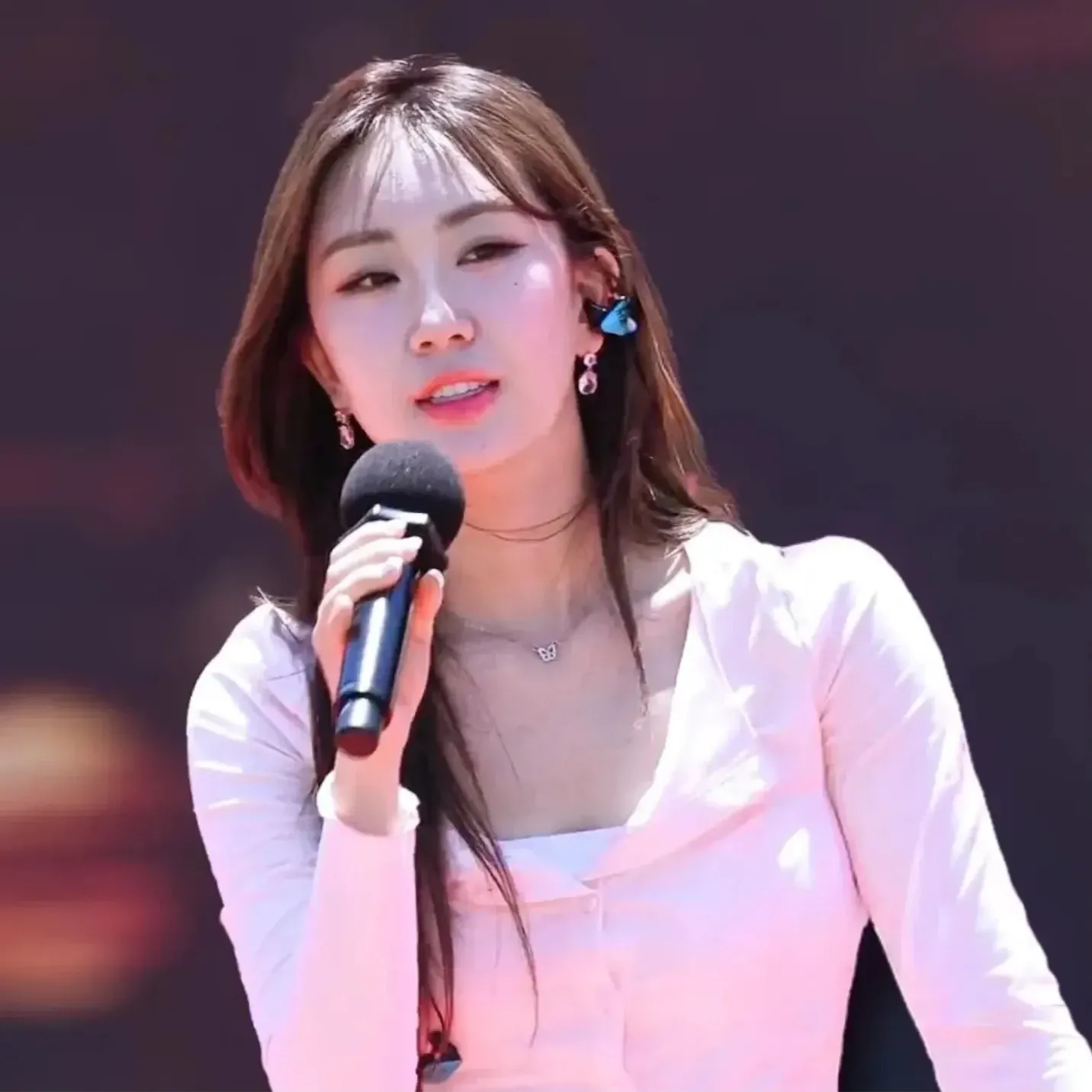Cuplikan di balik layar dari Jeon Yujin