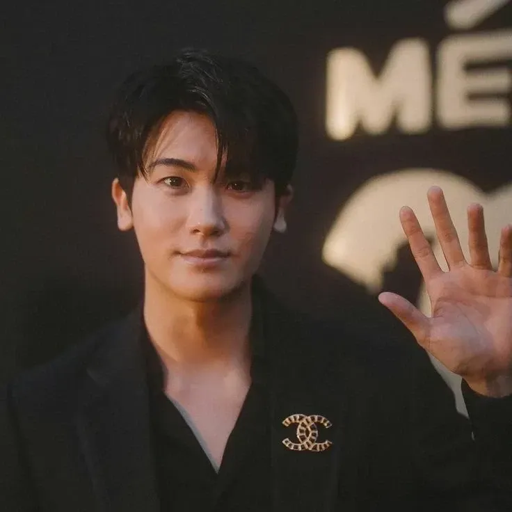 Latest photo of Park Hyungsik