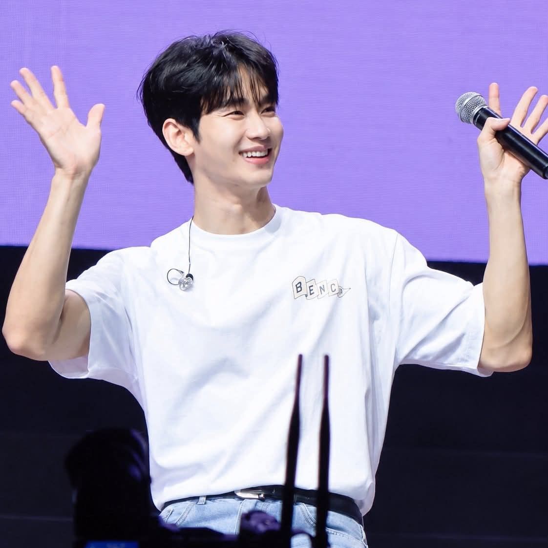 Behind-the-scenes cut of Kim Soohyun