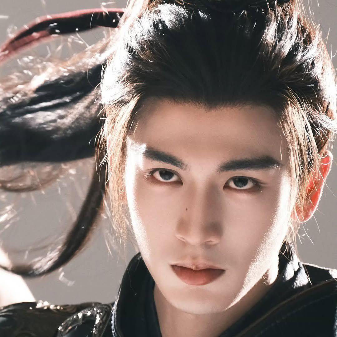 粉丝拍下的张凌赫瞬间